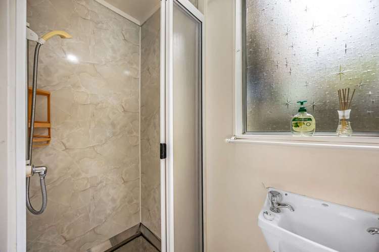 28 Tiroiti Grove Stokes Valley_15