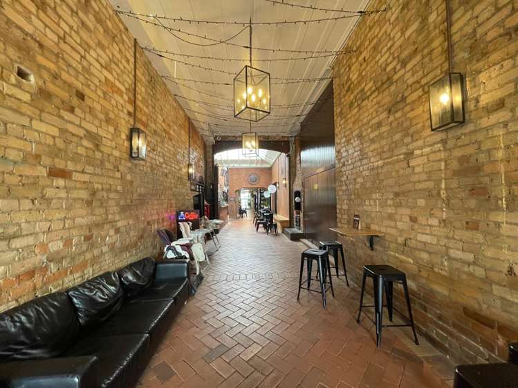 Shop 4/5-15 Victoria Road Devonport_9