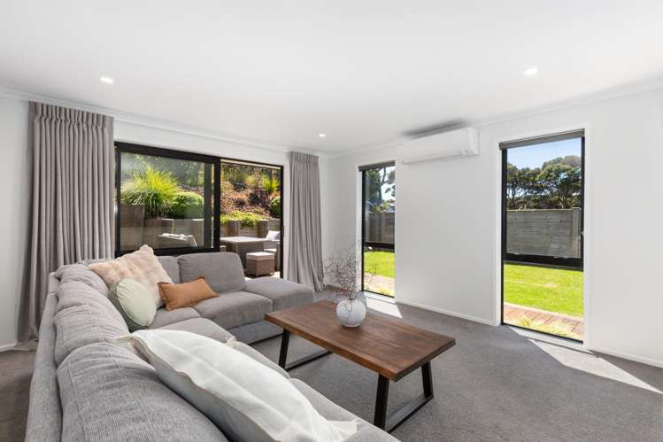 6 Martingale Drive Whitby_26