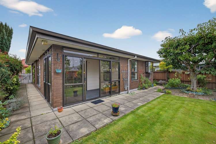 2/58a Daniels Road Redwood_16