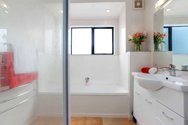 6 Thalia Place Totara Vale_13