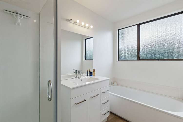 2/66 Lakewood Drive Burwood_6