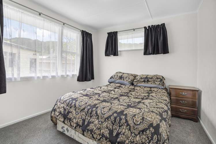 11 Dewsbury Grove Wainuiomata_10