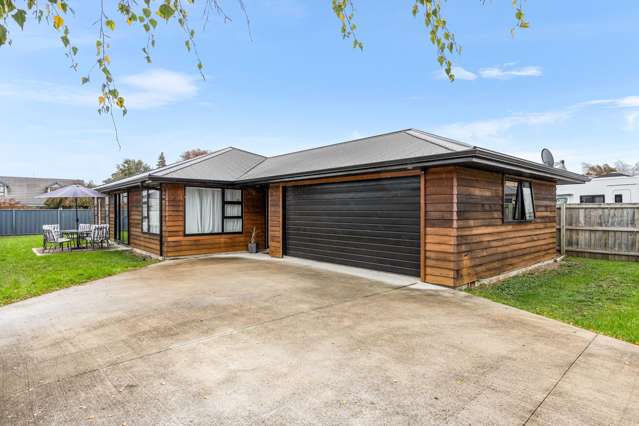 4 Bed New Build- Walk To Town