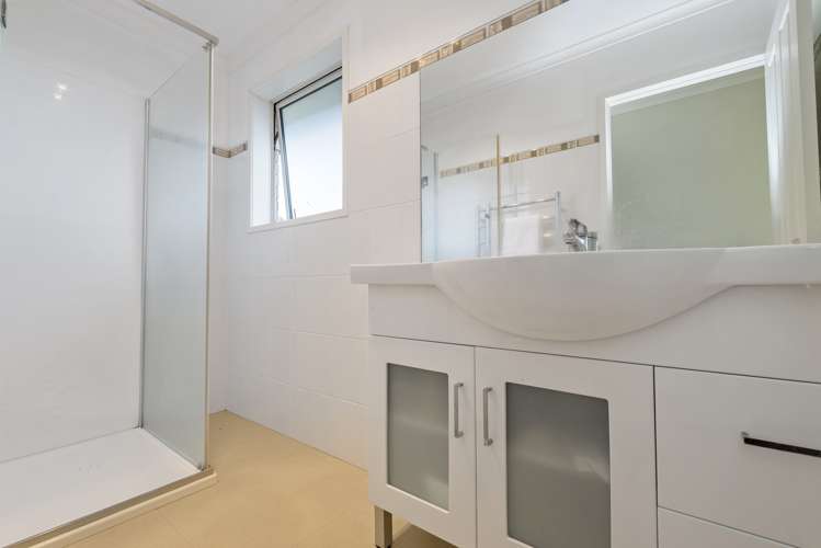 125 Basley Road Owhata_14