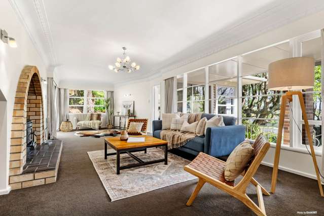 Grand-Scale Family Living. Two Homes on 3152m²