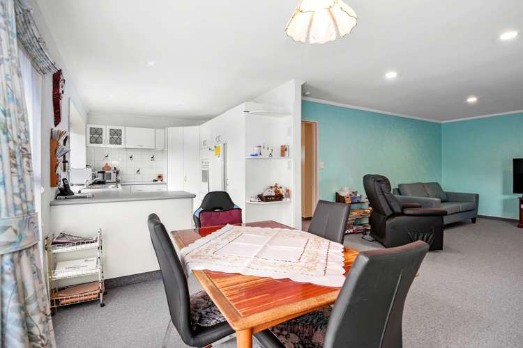 9 Saunders Crescent Stoke_9