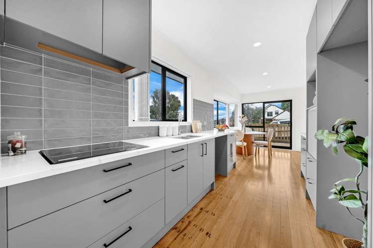120 Flanshaw Road Te Atatu South_5