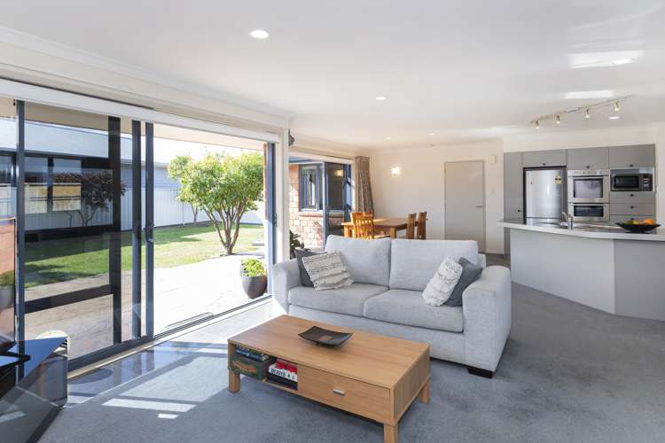 4 Margaret Place Lytton West_4