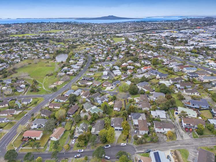 14 Theban Place Totara Vale_22