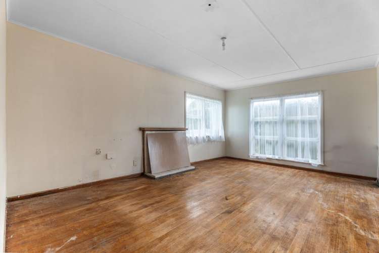 37 Featherston Crescent Otara_1
