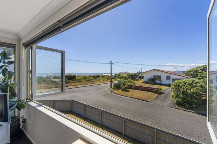 2 Kowhai Street Otaki Beach_22