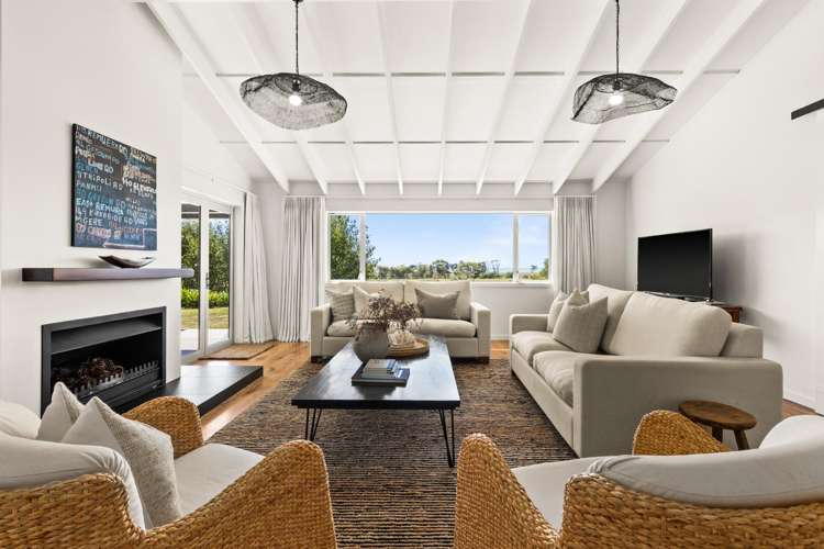 10 Charlton Road Te Awanga_1