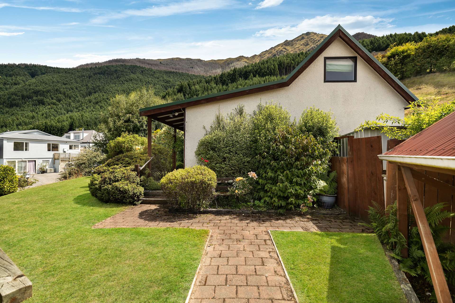 1b Dart Place Fernhill/Sunshine Bay_0