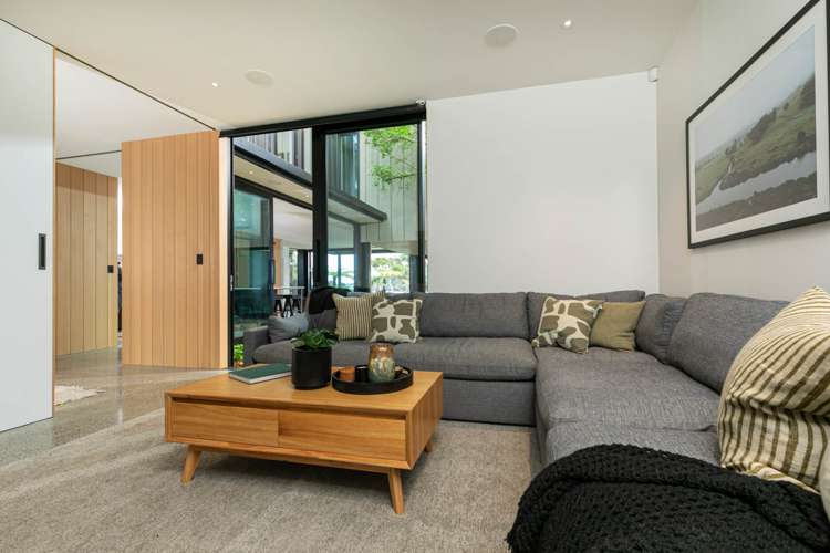 16 Kingfisher Grove Greenhithe_13