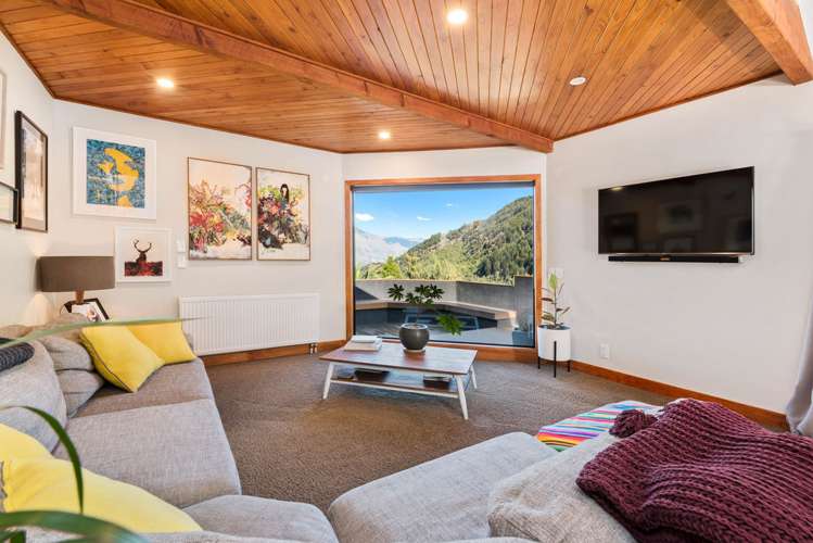 11b Mackinnon Terrace Fernhill/Sunshine Bay_0