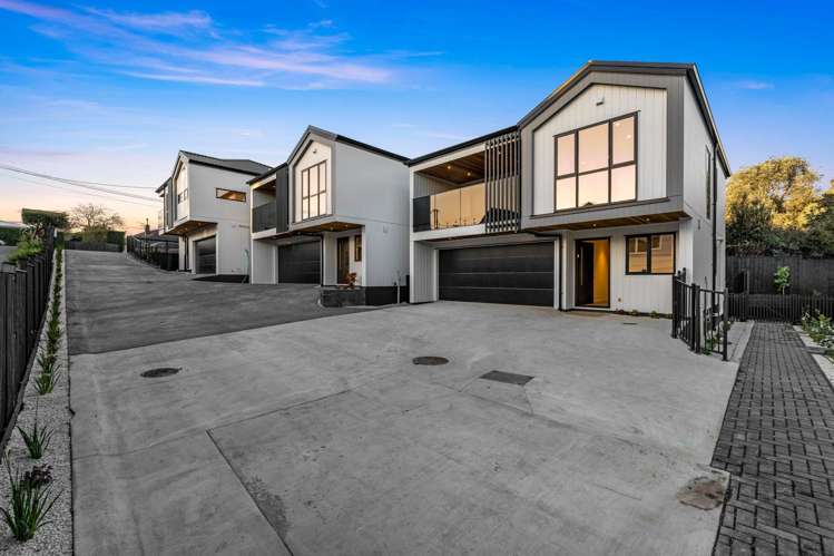 22B Weybridge Crescent_0