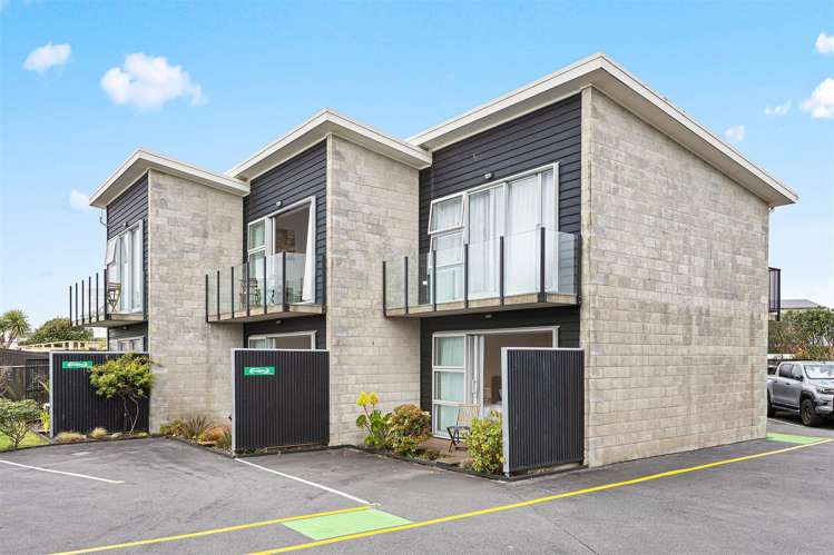 5,7 and 8/27 Marine Parade Carters Beach_29