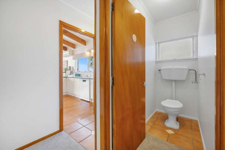 1/60 Chivalry Road Glenfield_13