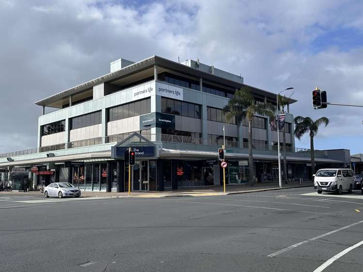 Shop 2 and 3/1-7 The Strand_0