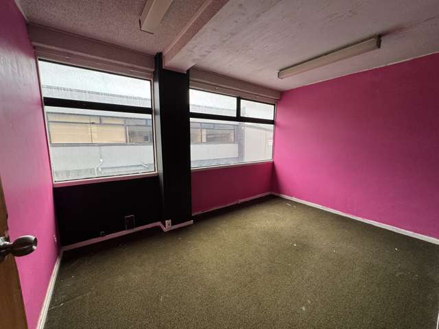 Office/121 Eastern Hutt Road Taita_2