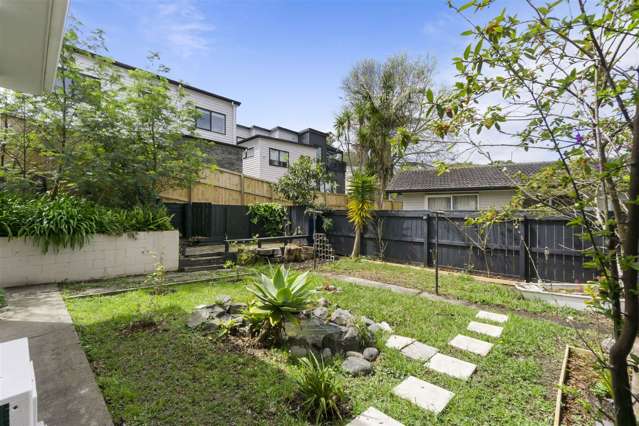 2/47 Hogans Road Glenfield_3