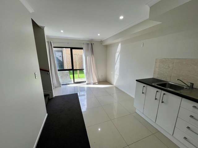 7/4 Wallson Crescent Wiri_2