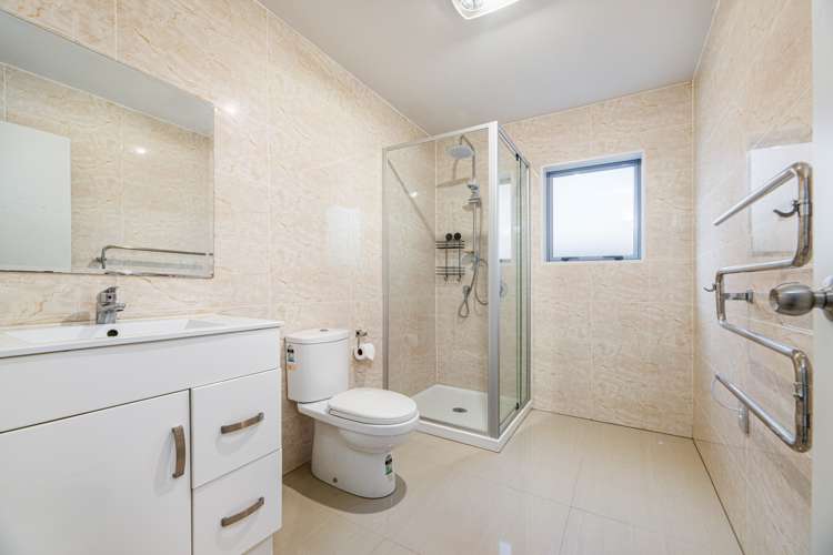 110a Royal Road Massey_14