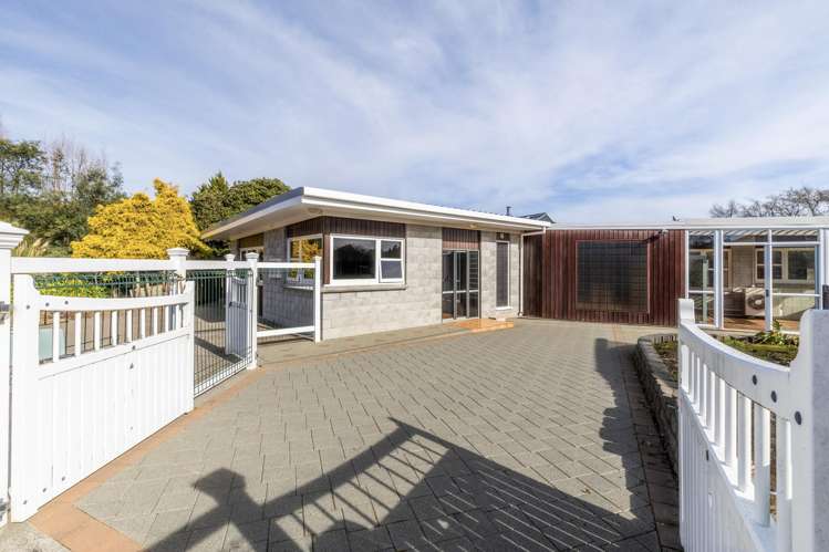 31 Hawkestone Road_2