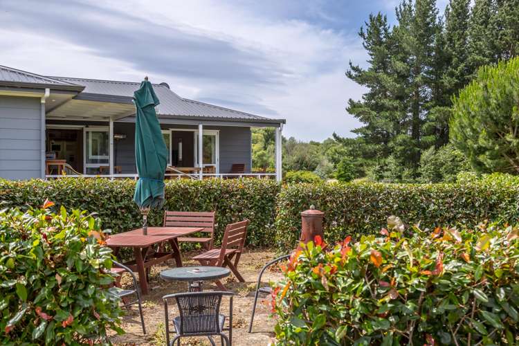 587 Gladstone Road Gladstone_11