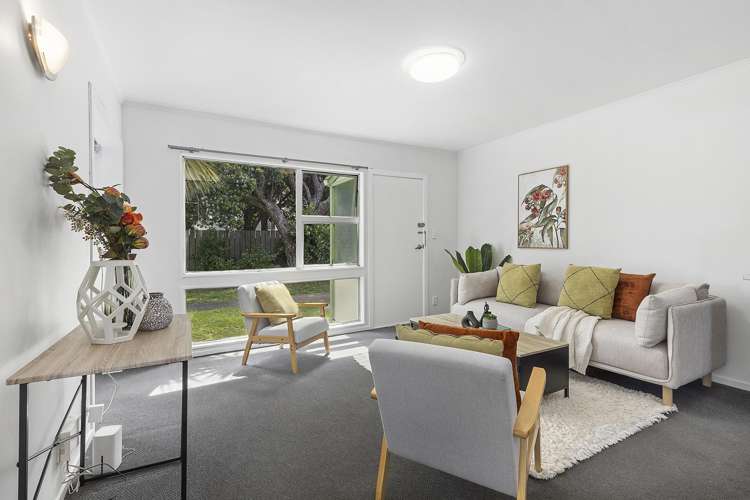 2/102 Endeavour Street Lyall Bay_1