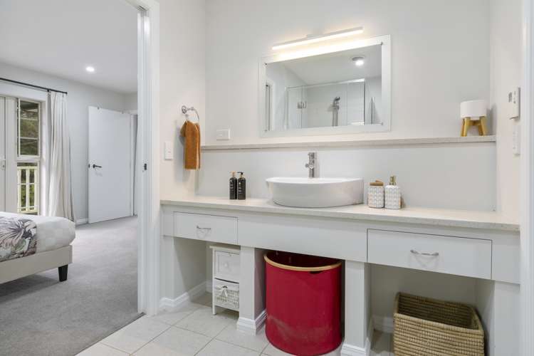 33 Cochran Road Oratia_16