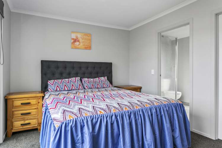 6 Broadcast Lane Rangatira Park_13