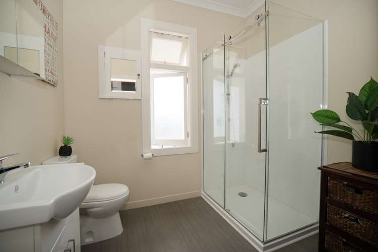 21 Burns Avenue Takaro_18