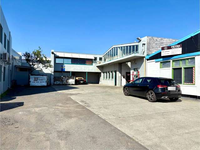 FREEHOLD WITH VACANT POSSESSION