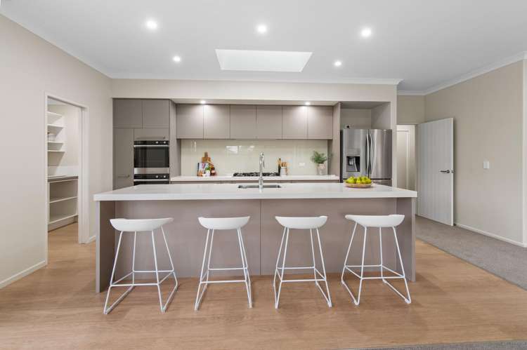 100 Mcmahon Drive Aidanfield_7