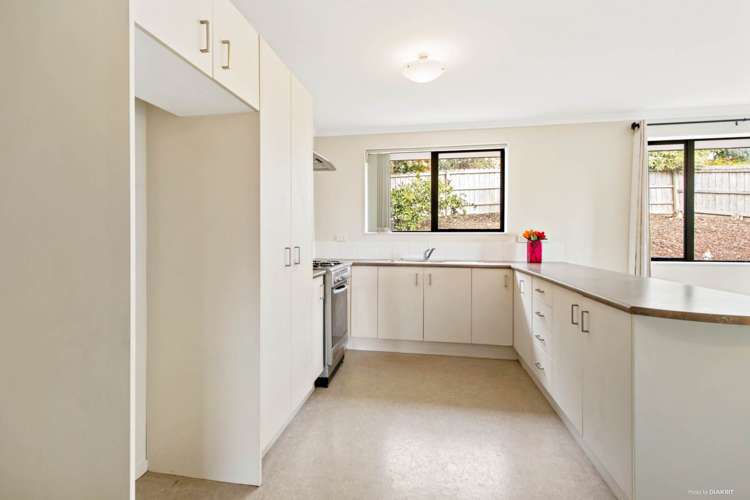 6 Plumstead Rise Glen Eden_11