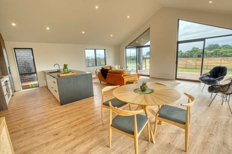 61 Ashley Drive Paroa_10