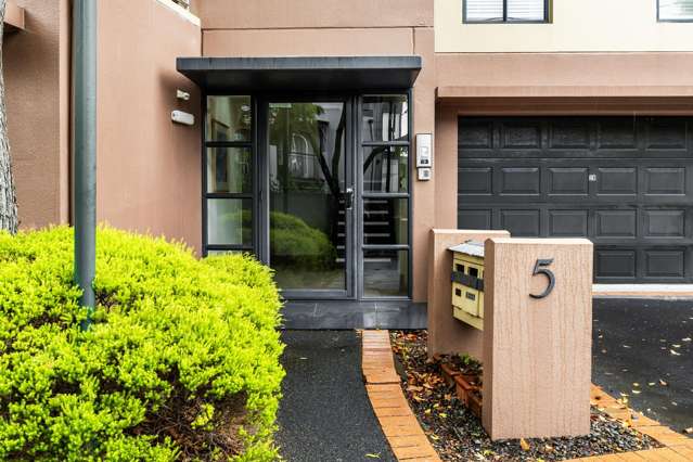 1B/5 Furneaux Way Newmarket_2