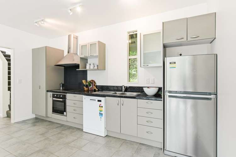 2/39 Onslow Road Khandallah_6