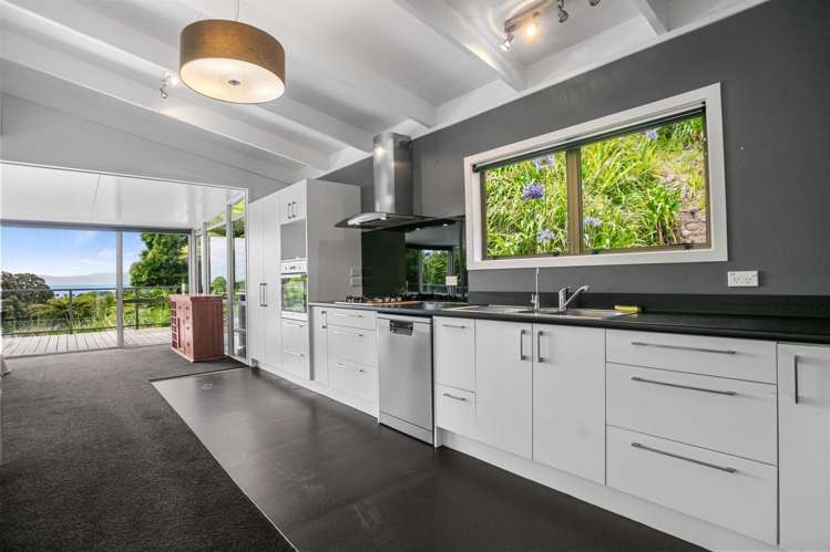 5 Lucy Road Waiomu_8