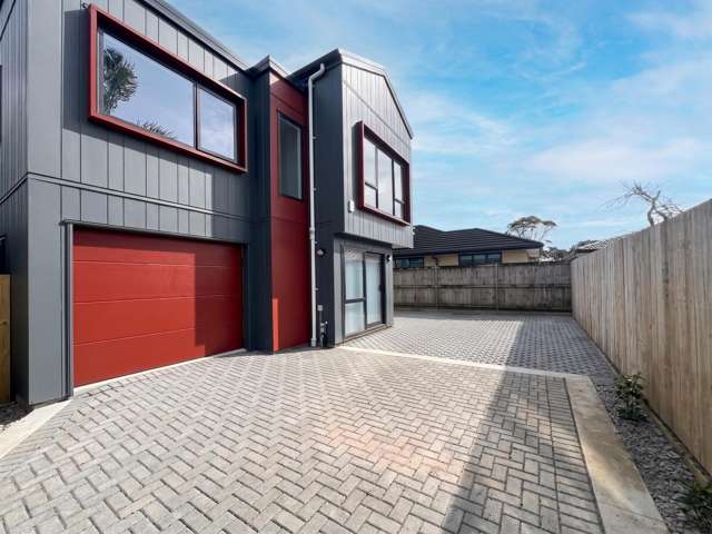 Brand-new STAND-ALONE 4-bedroom, 2.5-bathroom home offering modern comfort in the heart of Pakuranga.