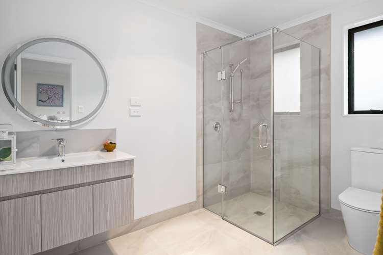 15 Lloyd Crescent Pukehangi_15