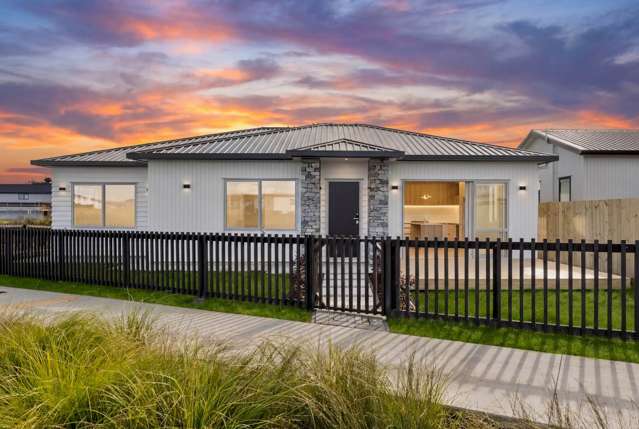 Expansive Family Luxury on a Sunny Corner Site