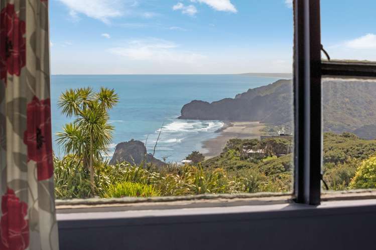 11 Te Ahuahu Road Piha_9