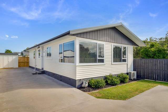 Stylish Renovation with Indoor/Outdoor Flow