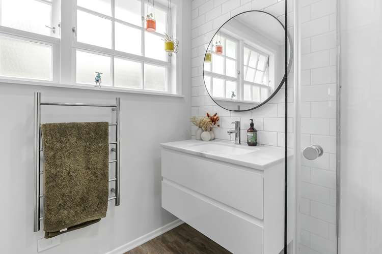 5a Ridd Crescent Karori_11