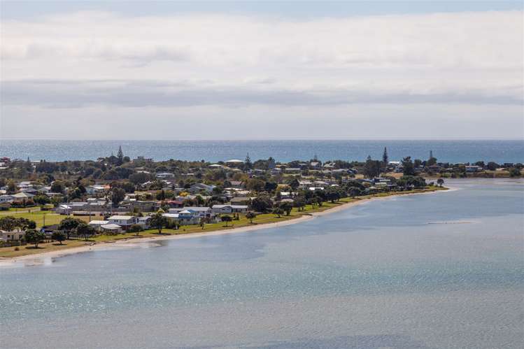 8 Pine Grove Tairua_16