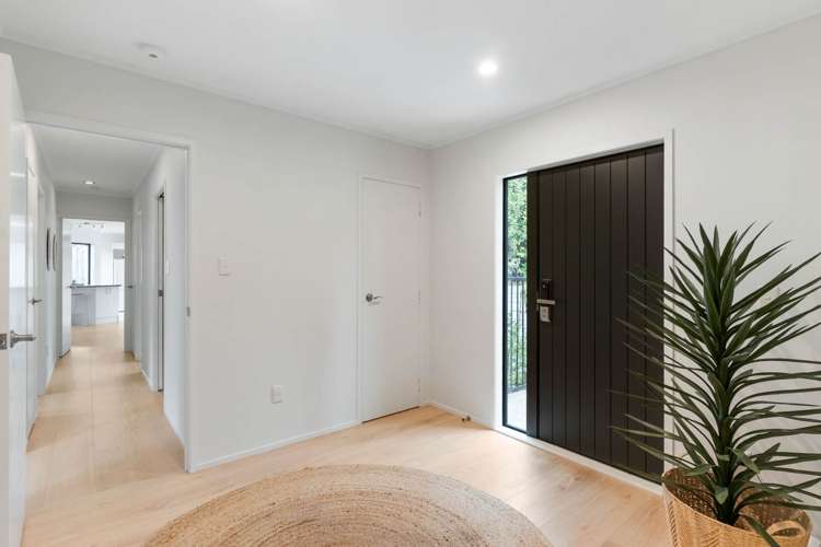 2/865 Beach Road Waiake_1