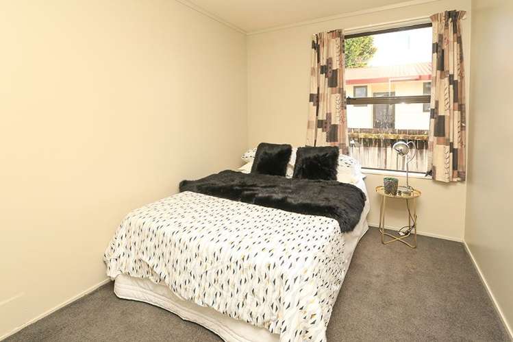 67b Kahikatea Drive Melville_14